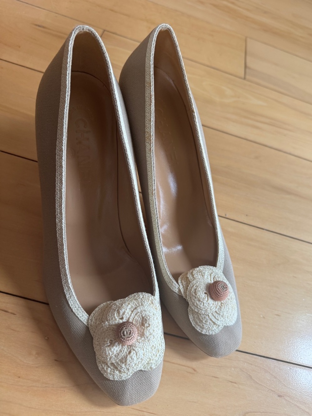 Vintage Chanel Canvas Camellia flower pump